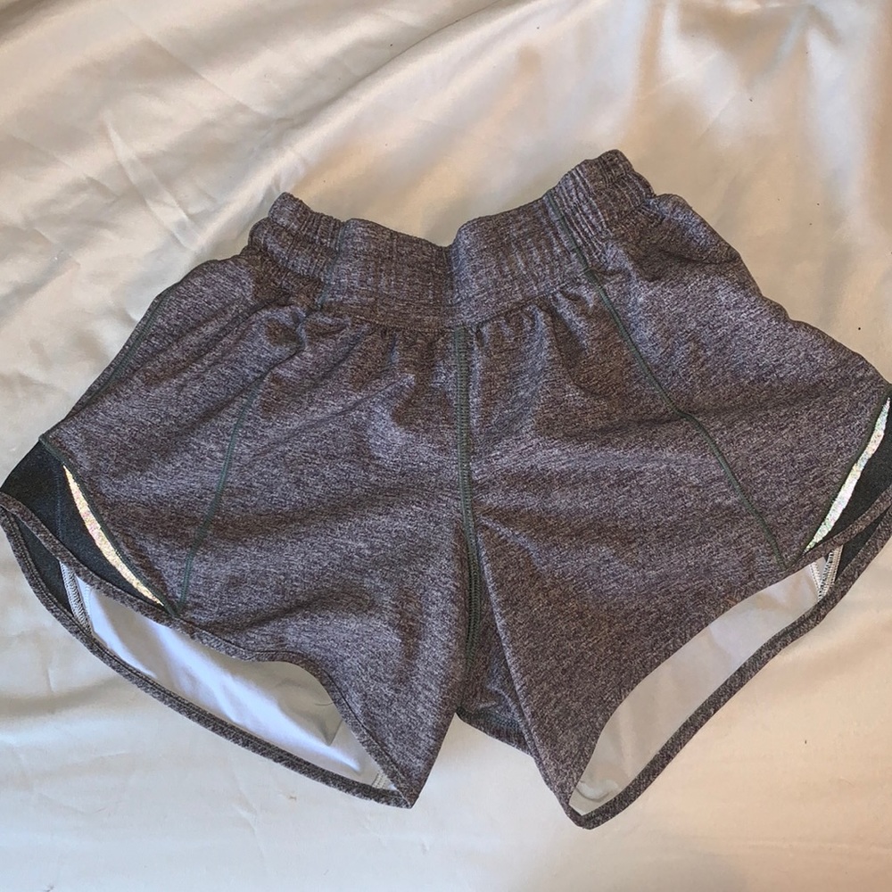 LULULEMON HOTTY HOT SHORTS SIZE 2